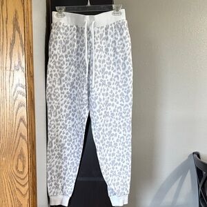 Women’s Victoria Secret Size XS Cheetah Elastic Waist Lightweight Sweat Pants